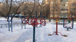 Площадка для воркаута в городе Москва №4864 Маленькая Современная фото