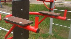 Площадка для воркаута в городе Йошкар-Ола №4260 Маленькая Современная фото