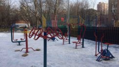 Площадка для воркаута в городе Москва №4864 Маленькая Современная фото