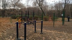 Площадка для воркаута в городе Москва №2573 Маленькая Современная фото