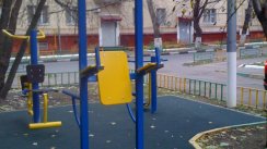 Площадка для воркаута в городе Москва №4516 Маленькая Современная фото