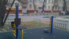 Площадка для воркаута в городе Москва №4516 Маленькая Современная фото