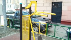 Площадка для воркаута в городе Москва №2095 Маленькая Современная фото