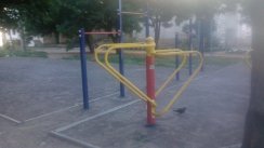 Площадка для воркаута в городе Николаев №2226 Маленькая Современная фото