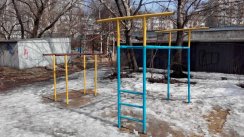 Площадка для воркаута в городе Владивосток №2737 Маленькая Современная фото