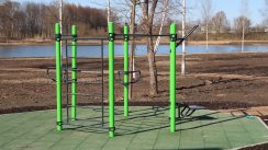 Площадка для воркаута в городе Даугавпилс №5033 Маленькая Современная фото