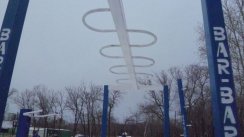 Площадка для воркаута в городе Астана №2000 Средняя Современная фото