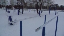 Площадка для воркаута в городе Астана №2000 Средняя Современная фото