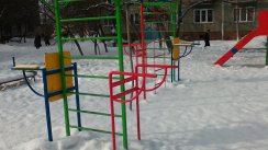 Площадка для воркаута в городе Искитим №4857 Маленькая Современная фото