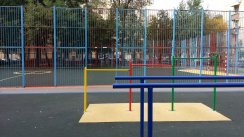 Площадка для воркаута в городе Москва №4160 Маленькая Современная фото