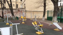 Площадка для воркаута в городе Москва №4753 Маленькая Современная фото