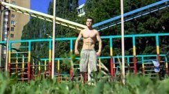 примерно 280 подтягиваний на одной руке (по 140 на каждой)