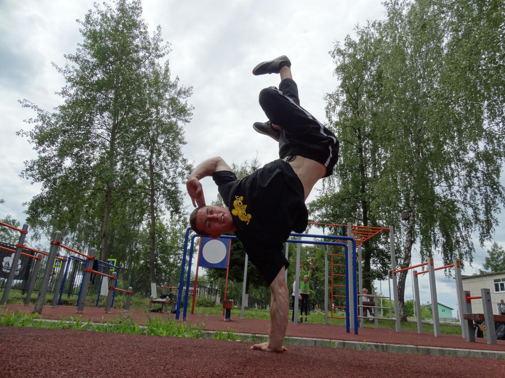 ФИЗКУЛЬТ-МИНУТКА В ЮРЦОВО ФИЗКУЛЬТ-МИНУТКА В ЮРЦОВО